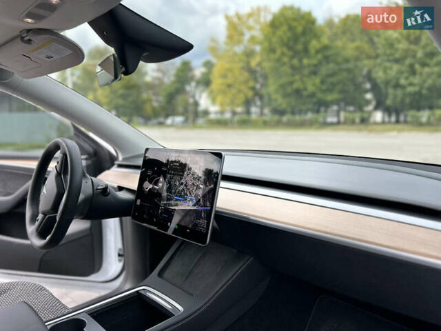 Белый Тесла Model Y, объемом двигателя 0 л и пробегом 18 тыс. км за 28950 $, фото 35 на Automoto.ua