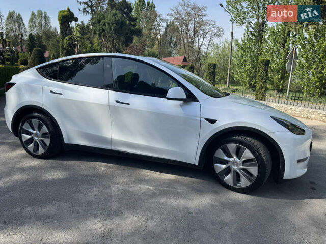 Белый Тесла Model Y, объемом двигателя 0 л и пробегом 24 тыс. км за 32500 $, фото 2 на Automoto.ua
