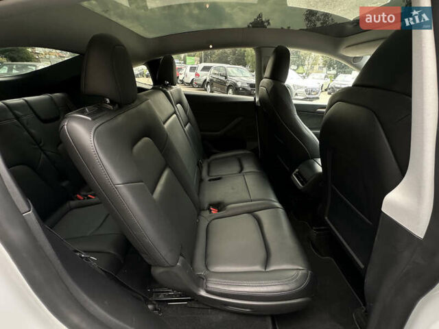 Білий Тесла Model Y, об'ємом двигуна 0 л та пробігом 47 тис. км за 26500 $, фото 59 на Automoto.ua