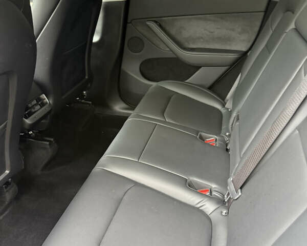 Білий Тесла Model Y, об'ємом двигуна 0 л та пробігом 27 тис. км за 27500 $, фото 7 на Automoto.ua