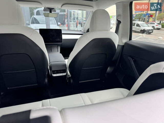 Белый Тесла Model Y, объемом двигателя 0 л и пробегом 41 тыс. км за 25500 $, фото 10 на Automoto.ua