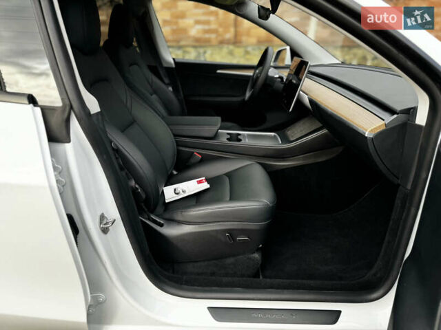 Белый Тесла Model Y, объемом двигателя 0 л и пробегом 8 тыс. км за 30400 $, фото 17 на Automoto.ua