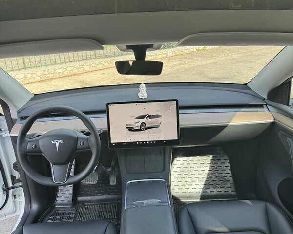 Белый Тесла Model Y, объемом двигателя 0 л и пробегом 24 тыс. км за 32500 $, фото 25 на Automoto.ua