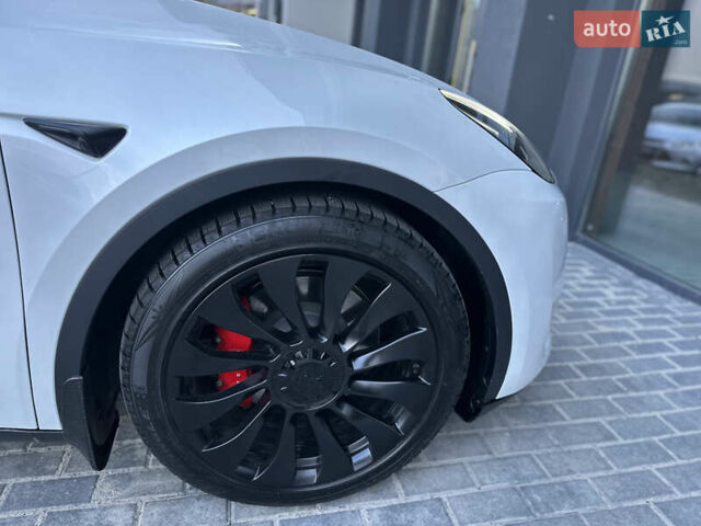 Белый Тесла Model Y, объемом двигателя 0 л и пробегом 25 тыс. км за 29899 $, фото 10 на Automoto.ua