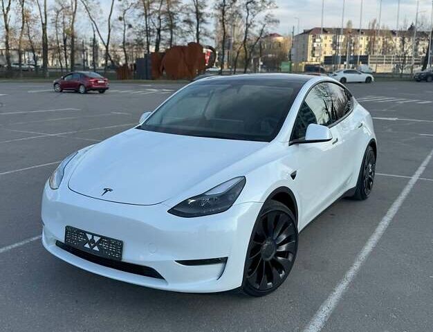 Белый Тесла Model Y, объемом двигателя 0 л и пробегом 35 тыс. км за 27500 $, фото 1 на Automoto.ua