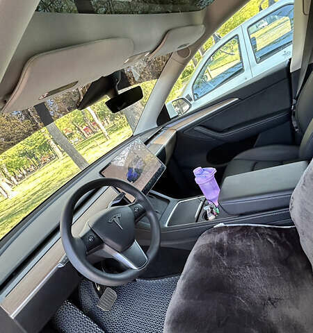 Белый Тесла Model Y, объемом двигателя 0 л и пробегом 25 тыс. км за 27999 $, фото 5 на Automoto.ua