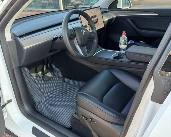 Белый Тесла Model Y, объемом двигателя 0 л и пробегом 29 тыс. км за 29500 $, фото 5 на Automoto.ua