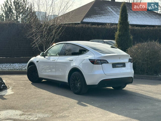 Белый Тесла Model Y, объемом двигателя 0 л и пробегом 3 тыс. км за 39899 $, фото 36 на Automoto.ua
