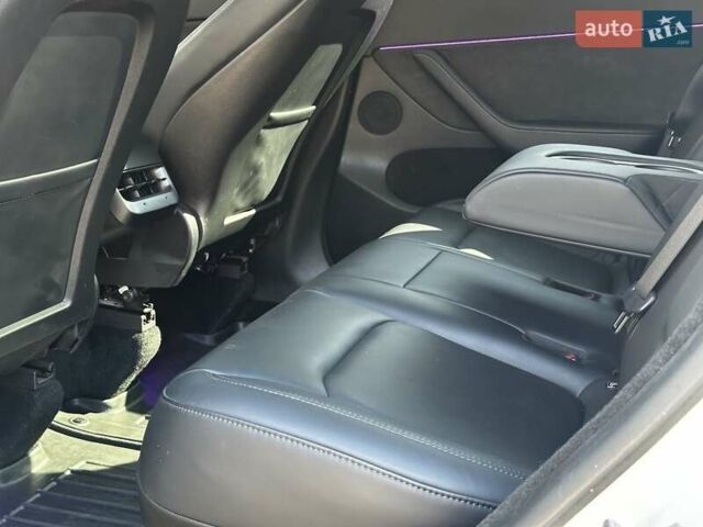 Білий Тесла Model Y, об'ємом двигуна 0 л та пробігом 42 тис. км за 31500 $, фото 15 на Automoto.ua