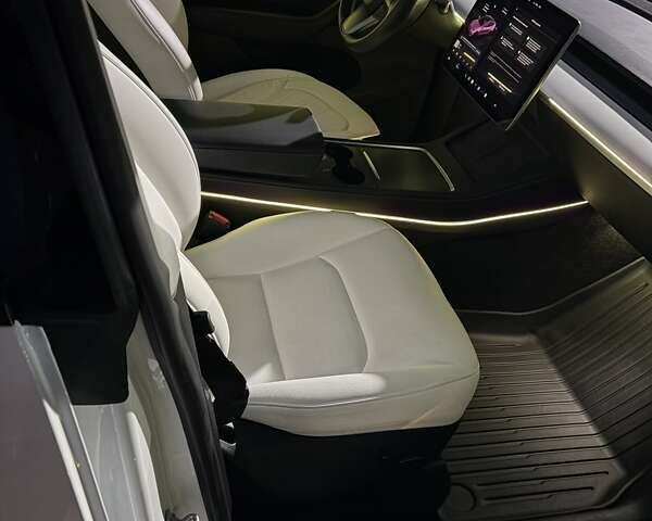 Белый Тесла Model Y, объемом двигателя 0 л и пробегом 47 тыс. км за 32500 $, фото 30 на Automoto.ua