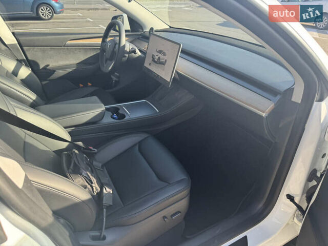 Белый Тесла Model Y, объемом двигателя 0 л и пробегом 76 тыс. км за 33000 $, фото 10 на Automoto.ua