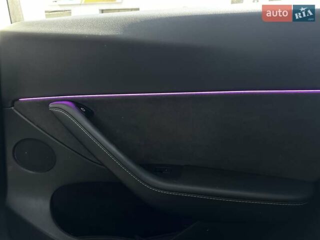 Білий Тесла Model Y, об'ємом двигуна 0 л та пробігом 42 тис. км за 31500 $, фото 24 на Automoto.ua