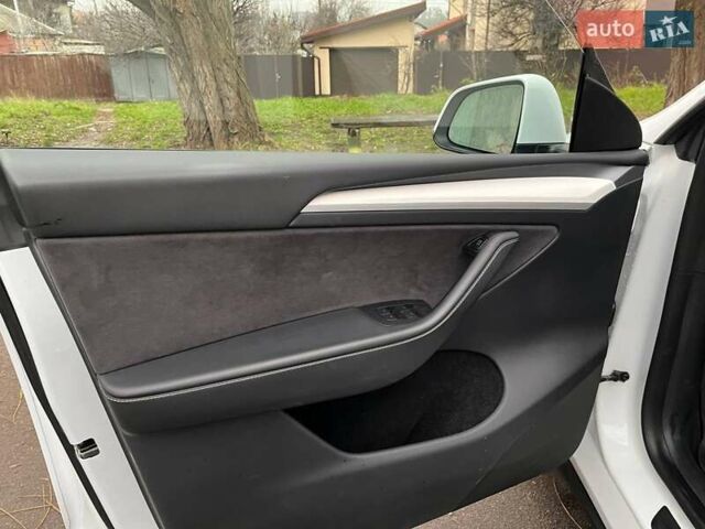 Белый Тесла Model Y, объемом двигателя 0 л и пробегом 39 тыс. км за 29500 $, фото 7 на Automoto.ua
