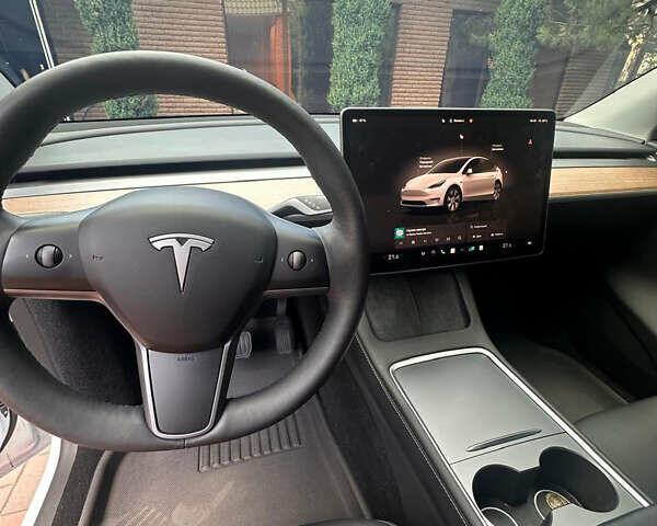 Белый Тесла Model Y, объемом двигателя 0 л и пробегом 18 тыс. км за 37345 $, фото 4 на Automoto.ua