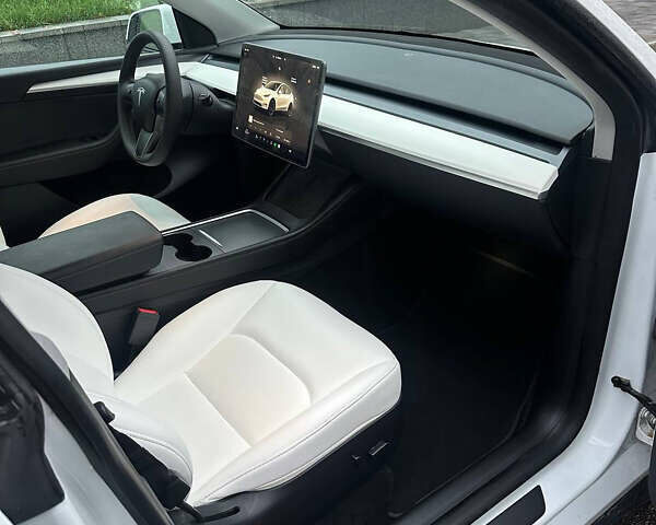 Белый Тесла Model Y, объемом двигателя 0 л и пробегом 37 тыс. км за 29990 $, фото 14 на Automoto.ua