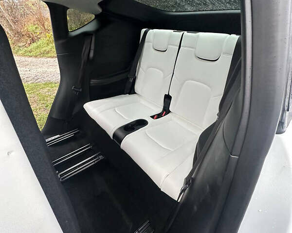 Белый Тесла Model Y, объемом двигателя 0 л и пробегом 37 тыс. км за 29990 $, фото 11 на Automoto.ua