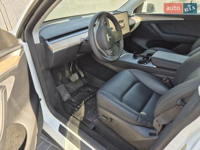 Білий Тесла Model Y, об'ємом двигуна 0 л та пробігом 43 тис. км за 29600 $, фото 4 на Automoto.ua