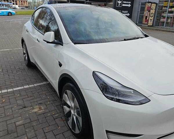 Белый Тесла Model Y, объемом двигателя 0 л и пробегом 32 тыс. км за 29000 $, фото 1 на Automoto.ua