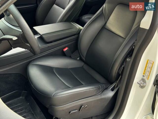Белый Тесла Model Y, объемом двигателя 0 л и пробегом 89 тыс. км за 30999 $, фото 12 на Automoto.ua