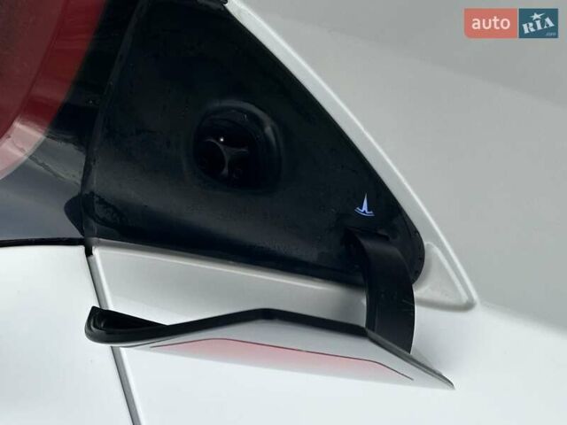 Белый Тесла Model Y, объемом двигателя 0 л и пробегом 42 тыс. км за 26999 $, фото 13 на Automoto.ua