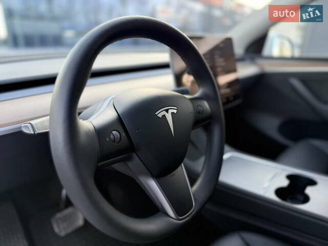 Белый Тесла Model Y, объемом двигателя 0 л и пробегом 40 тыс. км за 28800 $, фото 17 на Automoto.ua