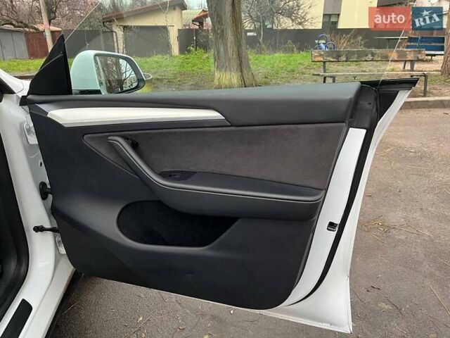 Белый Тесла Model Y, объемом двигателя 0 л и пробегом 39 тыс. км за 29500 $, фото 14 на Automoto.ua