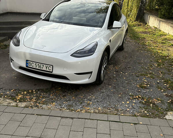Білий Тесла Model Y, об'ємом двигуна 0 л та пробігом 31 тис. км за 24400 $, фото 1 на Automoto.ua