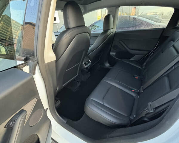 Белый Тесла Model Y, объемом двигателя 0 л и пробегом 45 тыс. км за 26999 $, фото 11 на Automoto.ua