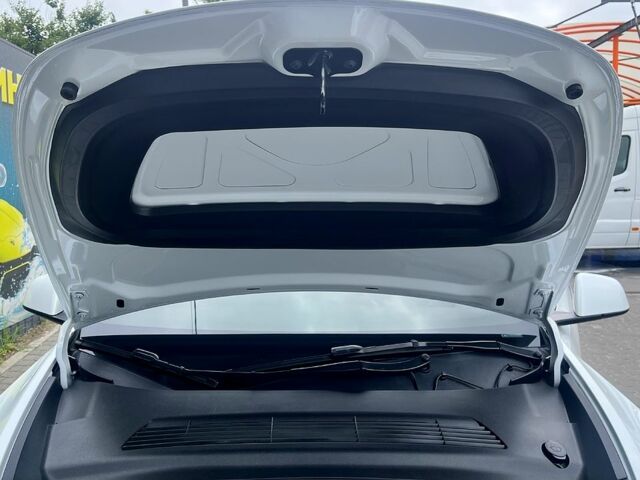 Белый Тесла Model Y, объемом двигателя 0 л и пробегом 40 тыс. км за 28499 $, фото 6 на Automoto.ua