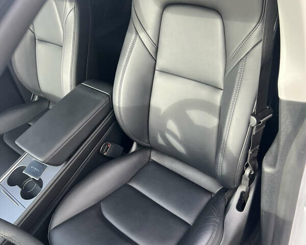 Тесла Model Y 2023 в Тернополе на Automoto.ua Белый Тесла Model Y, объемом двигателя 0 л и пробегом 16 тыс. км за 28500 $, фото 8 на Automoto.ua