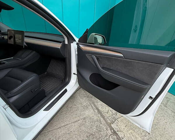 Білий Тесла Model Y, об'ємом двигуна 0 л та пробігом 47 тис. км за 32500 $, фото 14 на Automoto.ua