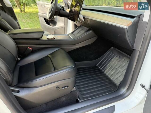Білий Тесла Model Y, об'ємом двигуна 0 л та пробігом 40 тис. км за 26350 $, фото 20 на Automoto.ua