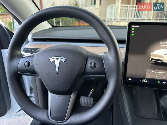 Білий Тесла Model Y, об'ємом двигуна 0 л та пробігом 45 тис. км за 27500 $, фото 31 на Automoto.ua