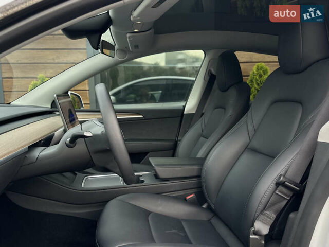 Білий Тесла Model Y, об'ємом двигуна 0 л та пробігом 47 тис. км за 27600 $, фото 31 на Automoto.ua