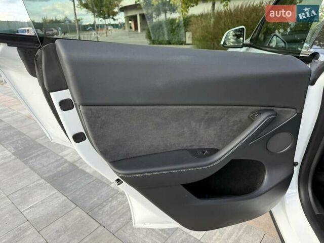 Белый Тесла Model Y, объемом двигателя 0 л и пробегом 35 тыс. км за 34500 $, фото 35 на Automoto.ua