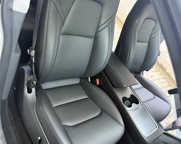 Белый Тесла Model Y, объемом двигателя 0 л и пробегом 33 тыс. км за 32000 $, фото 7 на Automoto.ua