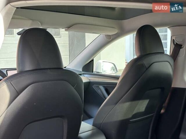 Білий Тесла Model Y, об'ємом двигуна 0 л та пробігом 36 тис. км за 30999 $, фото 16 на Automoto.ua