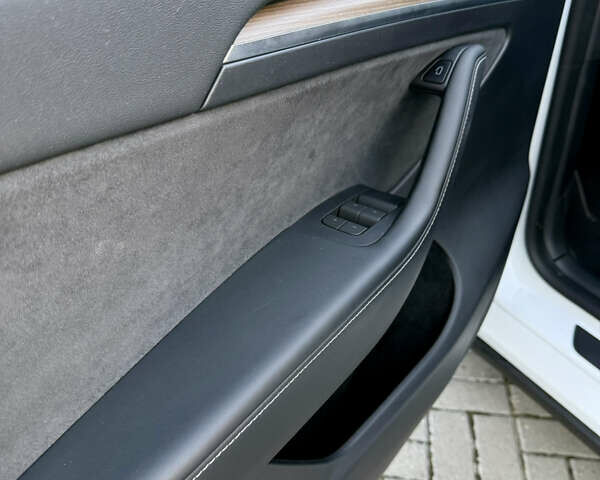 Тесла Model Y 2023 в Львове на Automoto.ua Белый Тесла Model Y, объемом двигателя 0 л и пробегом 48 тыс. км за 28900 $, фото 33 на Automoto.ua