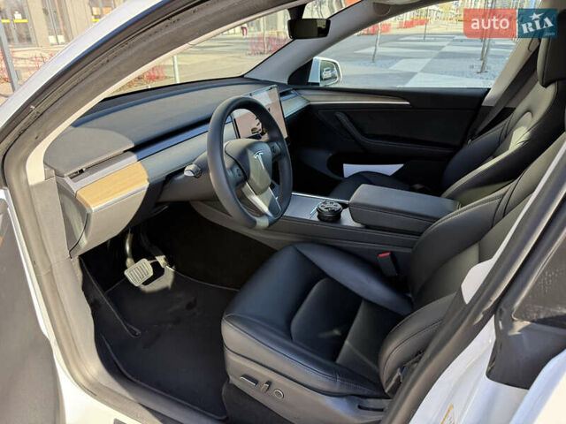 Белый Тесла Model Y, объемом двигателя 0 л и пробегом 35 тыс. км за 33777 $, фото 36 на Automoto.ua