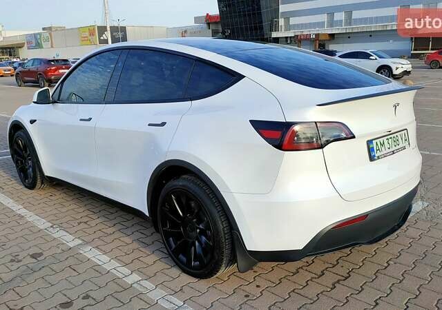 Белый Тесла Model Y, объемом двигателя 0 л и пробегом 10 тыс. км за 33500 $, фото 2 на Automoto.ua