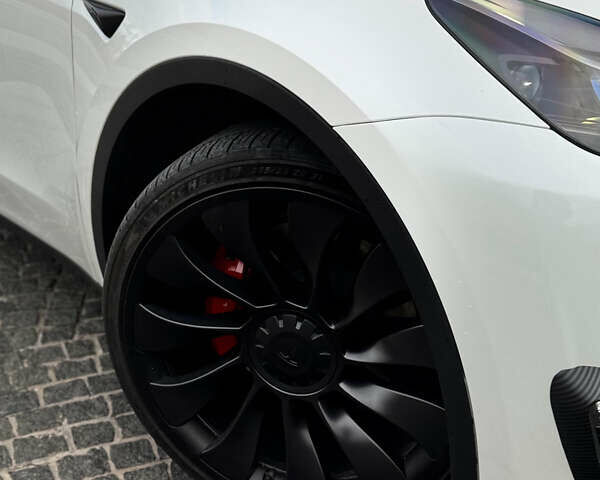 Білий Тесла Model Y, об'ємом двигуна 0 л та пробігом 52 тис. км за 32000 $, фото 4 на Automoto.ua