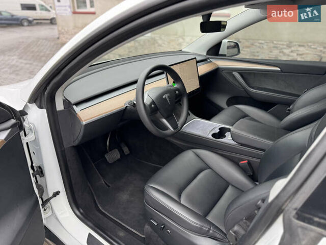 Білий Тесла Model Y, об'ємом двигуна 0 л та пробігом 37 тис. км за 25500 $, фото 17 на Automoto.ua