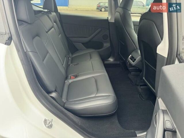 Белый Тесла Model Y, объемом двигателя 0 л и пробегом 59 тыс. км за 31490 $, фото 20 на Automoto.ua