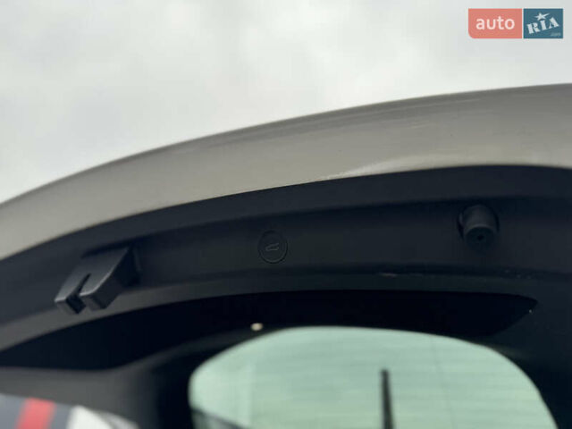 Білий Тесла Model Y, об'ємом двигуна 0 л та пробігом 37 тис. км за 25500 $, фото 38 на Automoto.ua