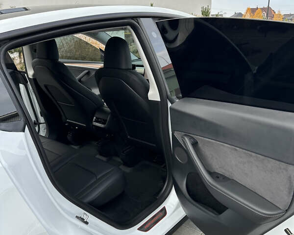 Белый Тесла Model Y, объемом двигателя 0 л и пробегом 24 тыс. км за 32000 $, фото 13 на Automoto.ua