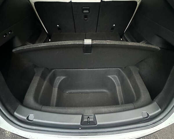 Белый Тесла Model Y, объемом двигателя 0 л и пробегом 37 тыс. км за 29990 $, фото 16 на Automoto.ua