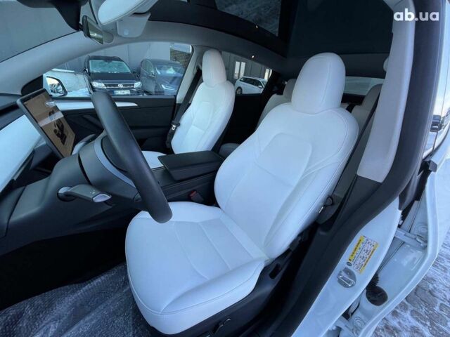 Белый Тесла Model Y, объемом двигателя 0 л и пробегом 13 тыс. км за 33190 $, фото 6 на Automoto.ua
