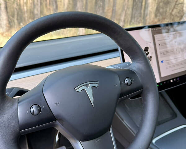Белый Тесла Model Y, объемом двигателя 0 л и пробегом 80 тыс. км за 34800 $, фото 1 на Automoto.ua