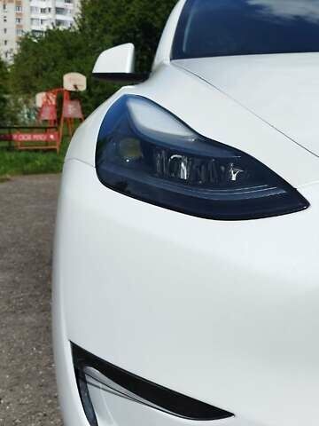 Белый Тесла Model Y, объемом двигателя 0 л и пробегом 1 тыс. км за 38000 $, фото 13 на Automoto.ua