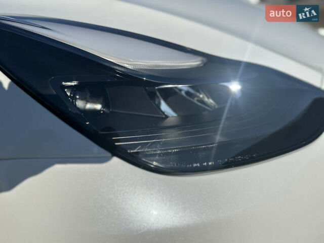 Белый Тесла Model Y, объемом двигателя 0 л и пробегом 27 тыс. км за 36500 $, фото 7 на Automoto.ua